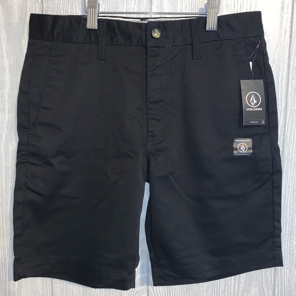 Volcomblackflat front shortsNWT